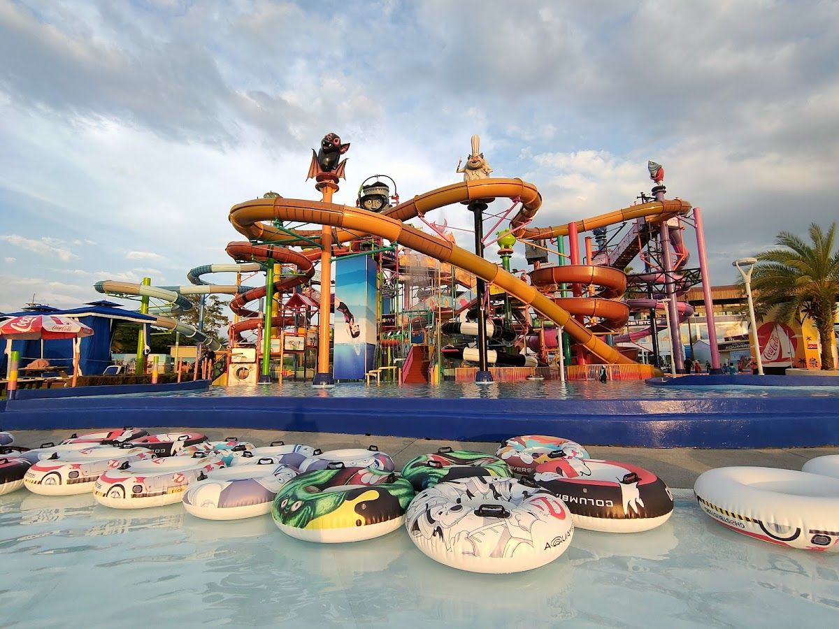 Cartoon Network Amazone water park giant slides and pool