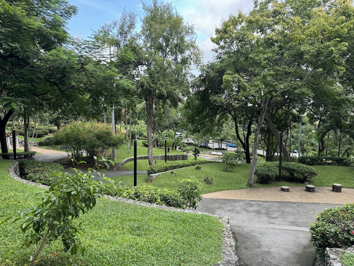 Chaloem Phra Kiat Park photo 3