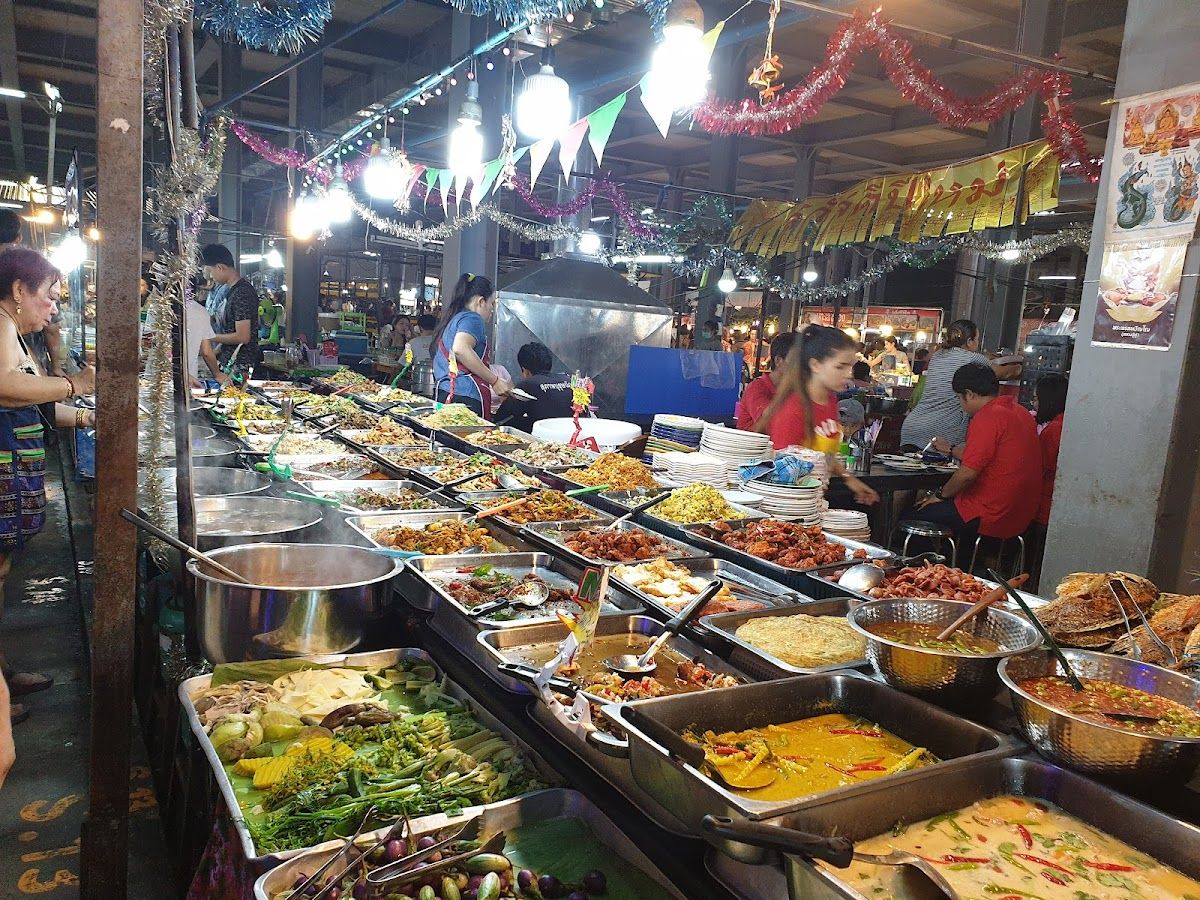 Lard Roi Pet Night Market photo 4