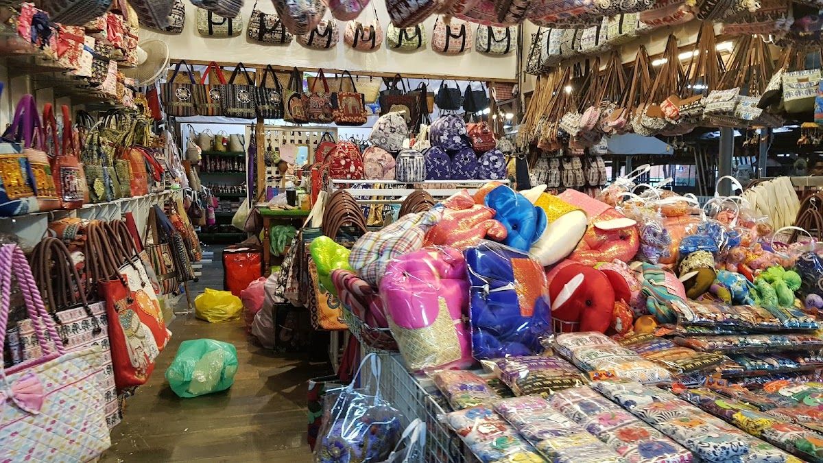Four Regions Floating Market photo 4