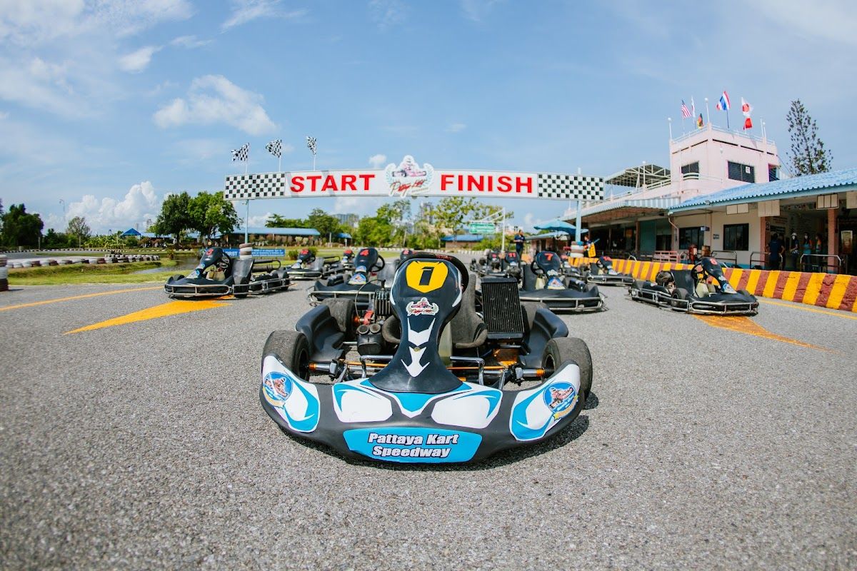 Go-karts racing on Pattaya Kart Speedway track