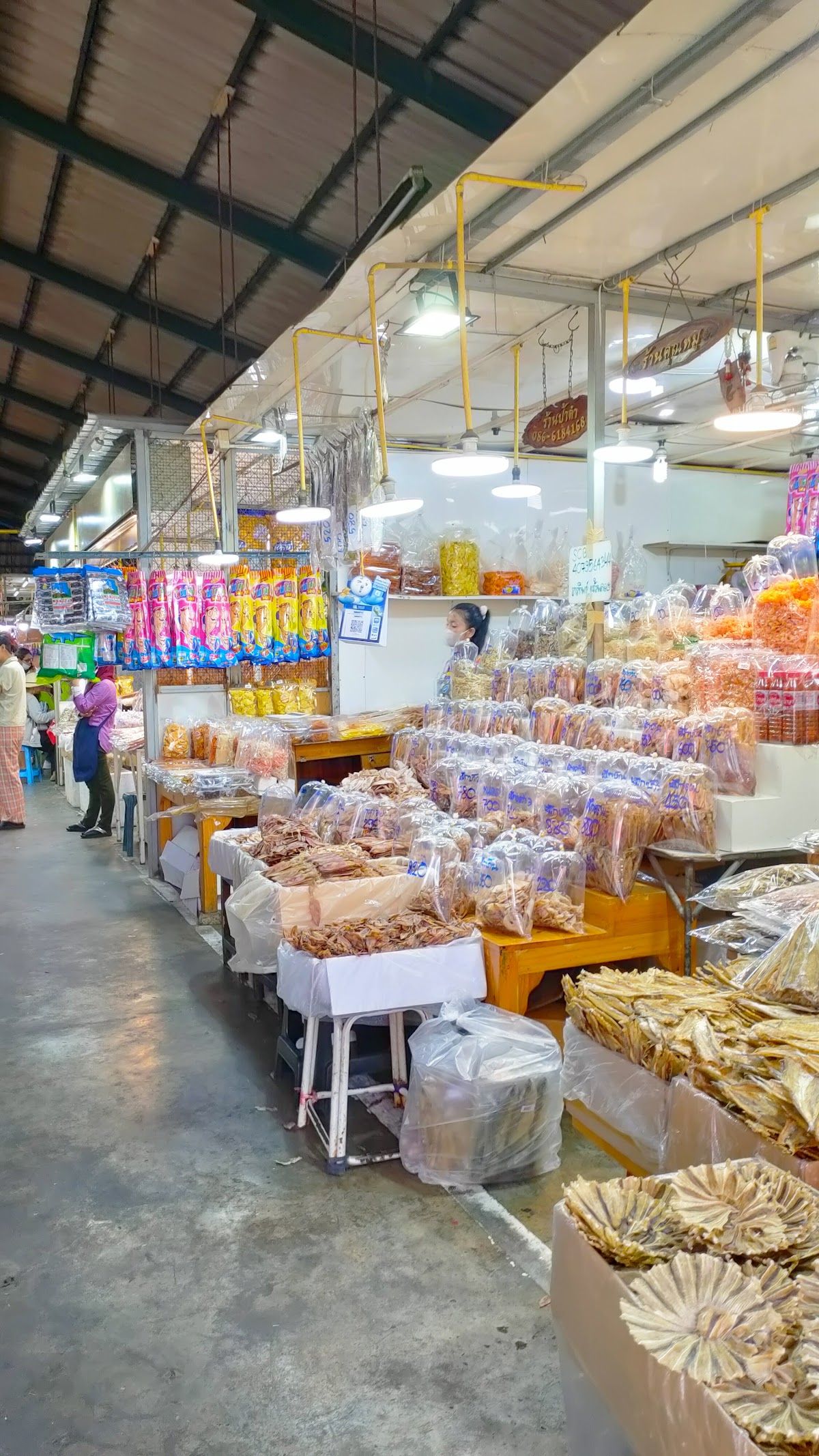 Lan Pho Na Kluea Market photo 3