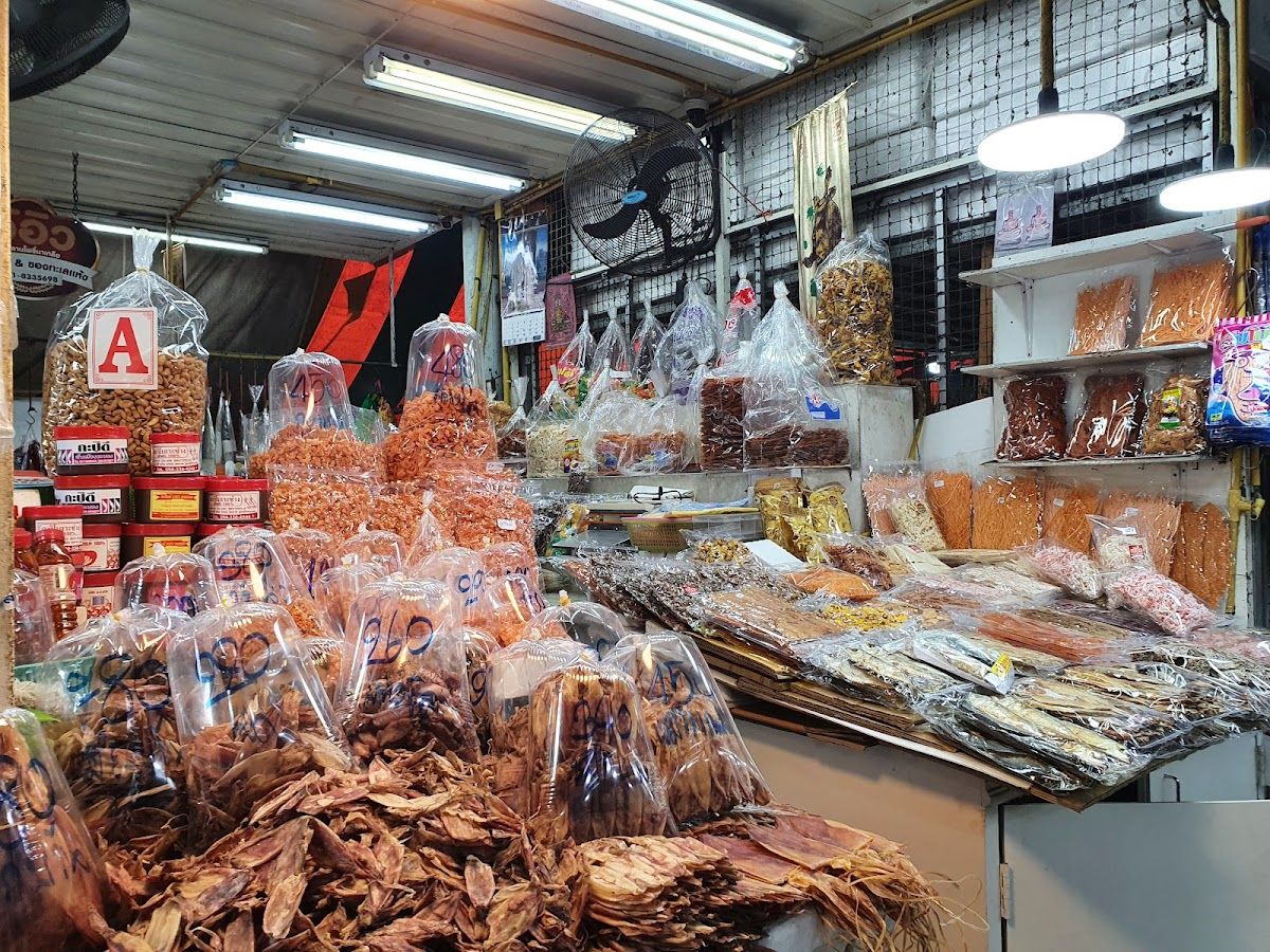 Lan Pho Na Kluea Market photo 4