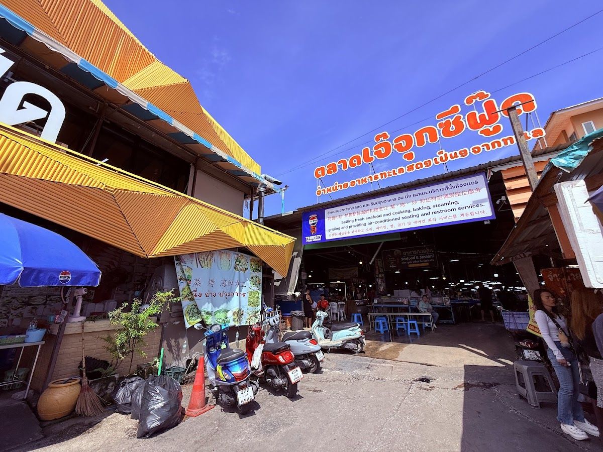 Lan Pho Na Kluea Market, Pattaya