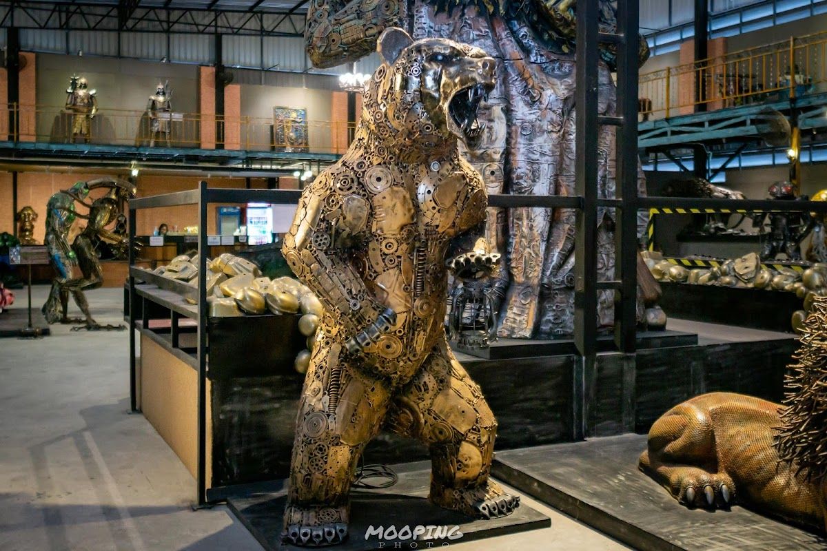 Metal art gallery Sriracha บ้านหุ่นยนต์ photo 2