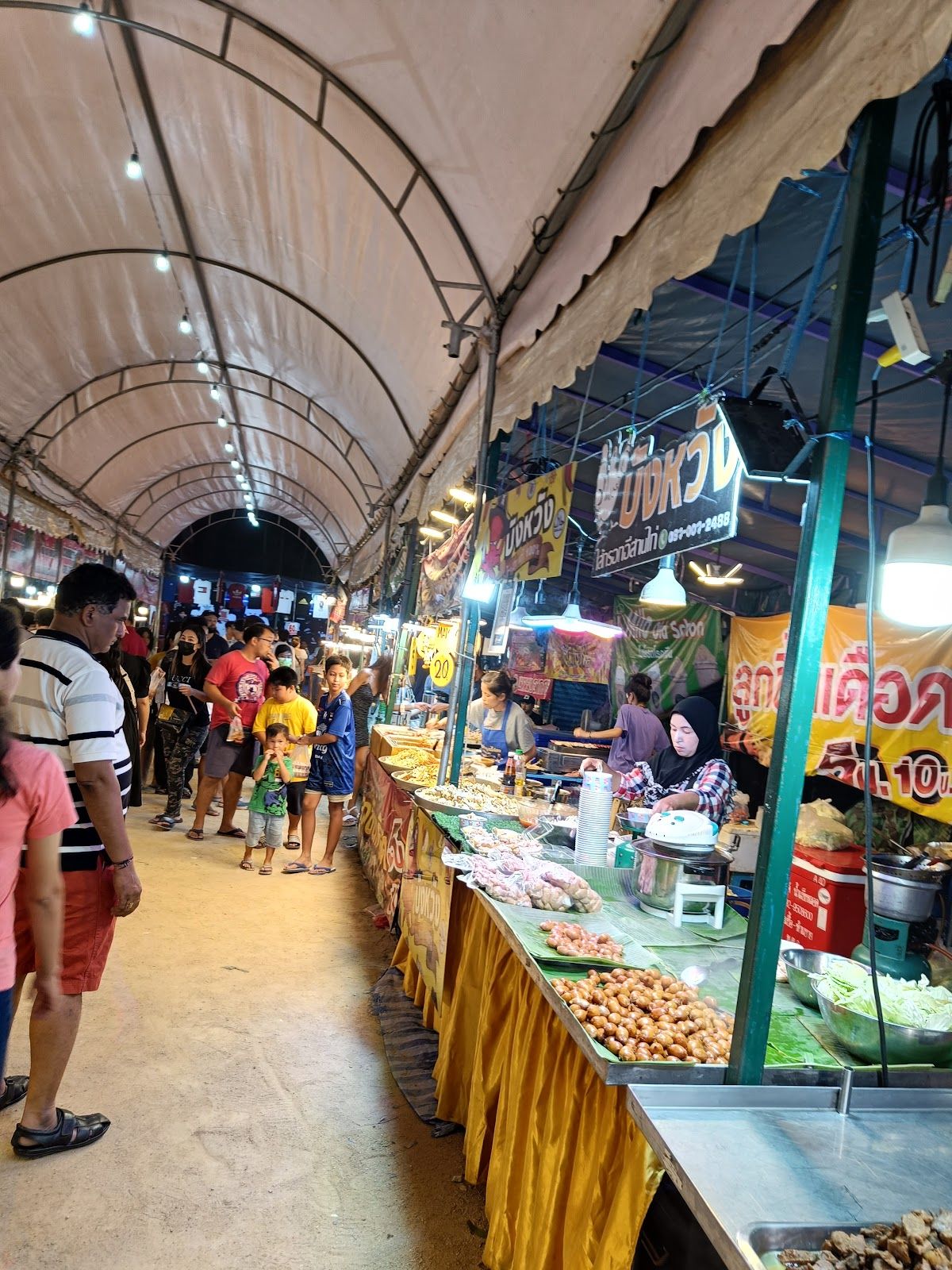 Wat Chai Mongkhon Market photo 2