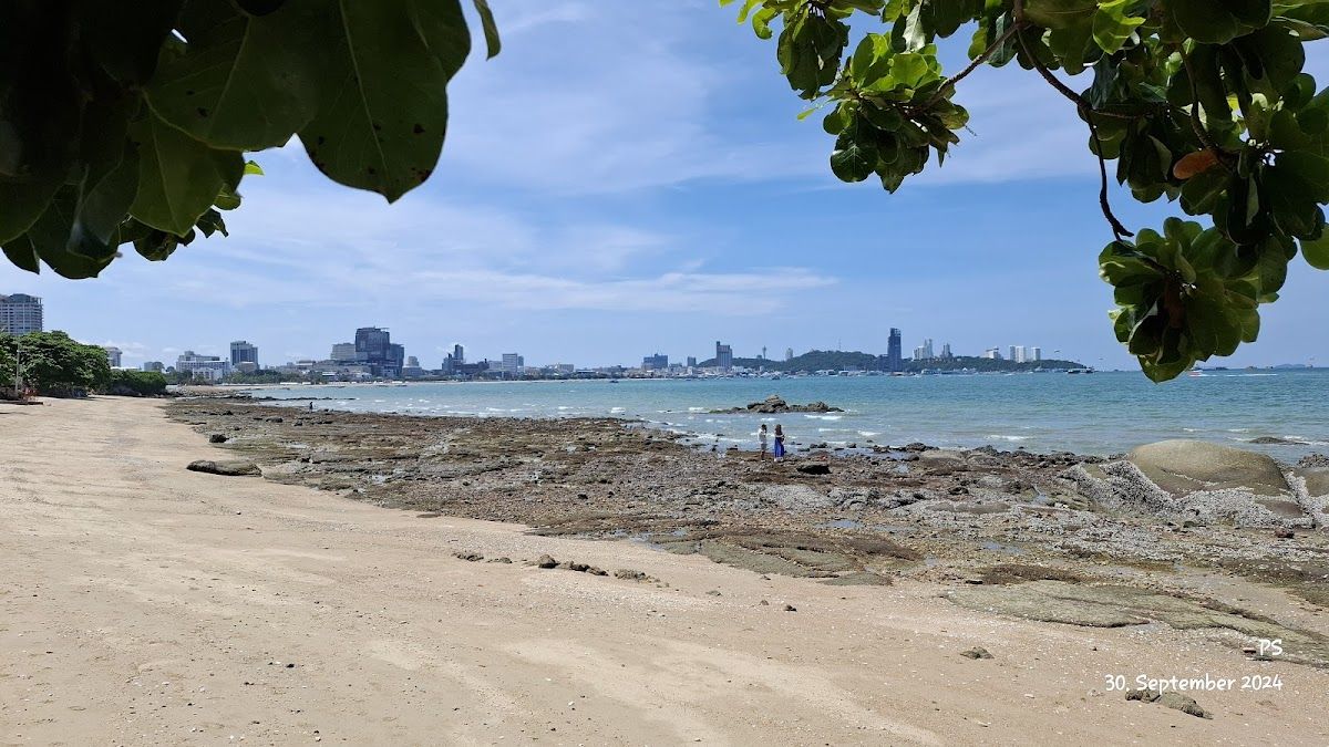 Wong Amat Beach photo 2