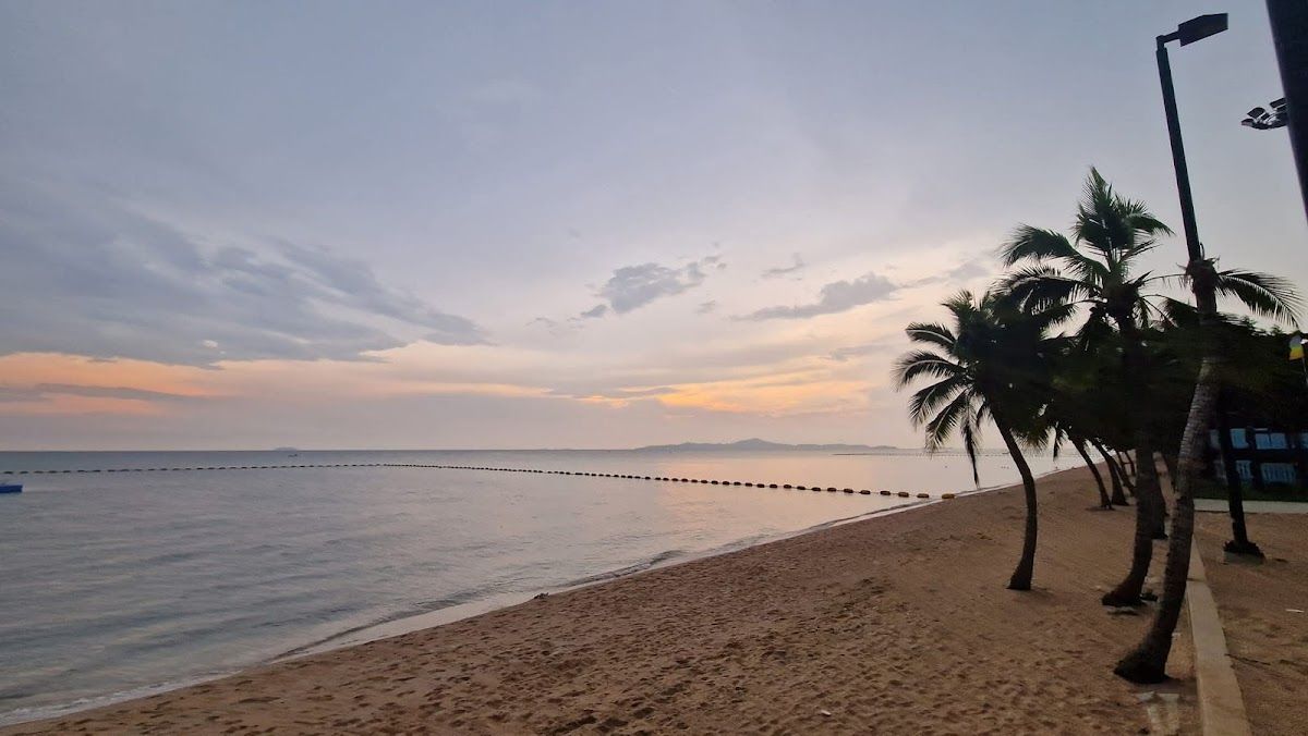 Yinyom Beach, Pattaya
