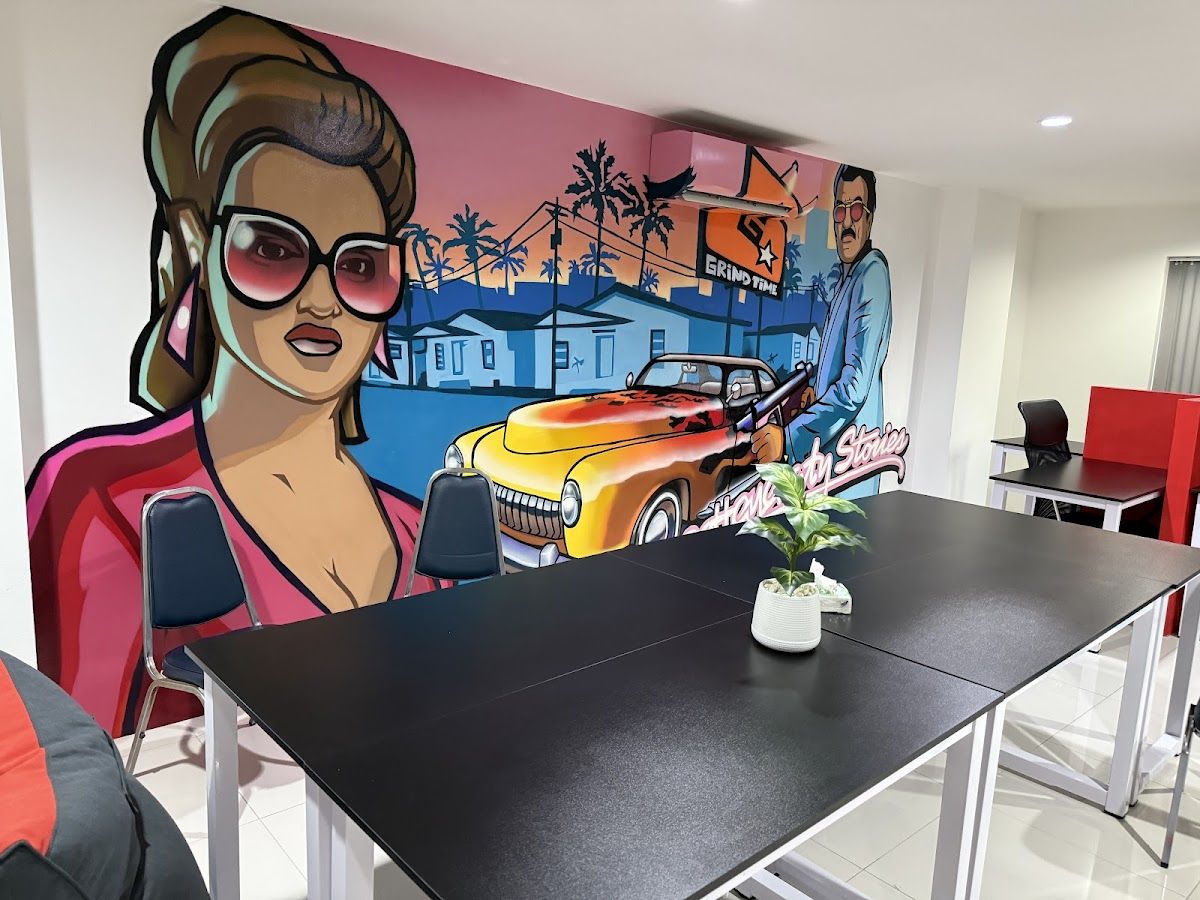 Interior of Grindtime CoWorkspace Pattaya Pratumnak — hot desks, monitors and fast fibre internet in a modern coworking office