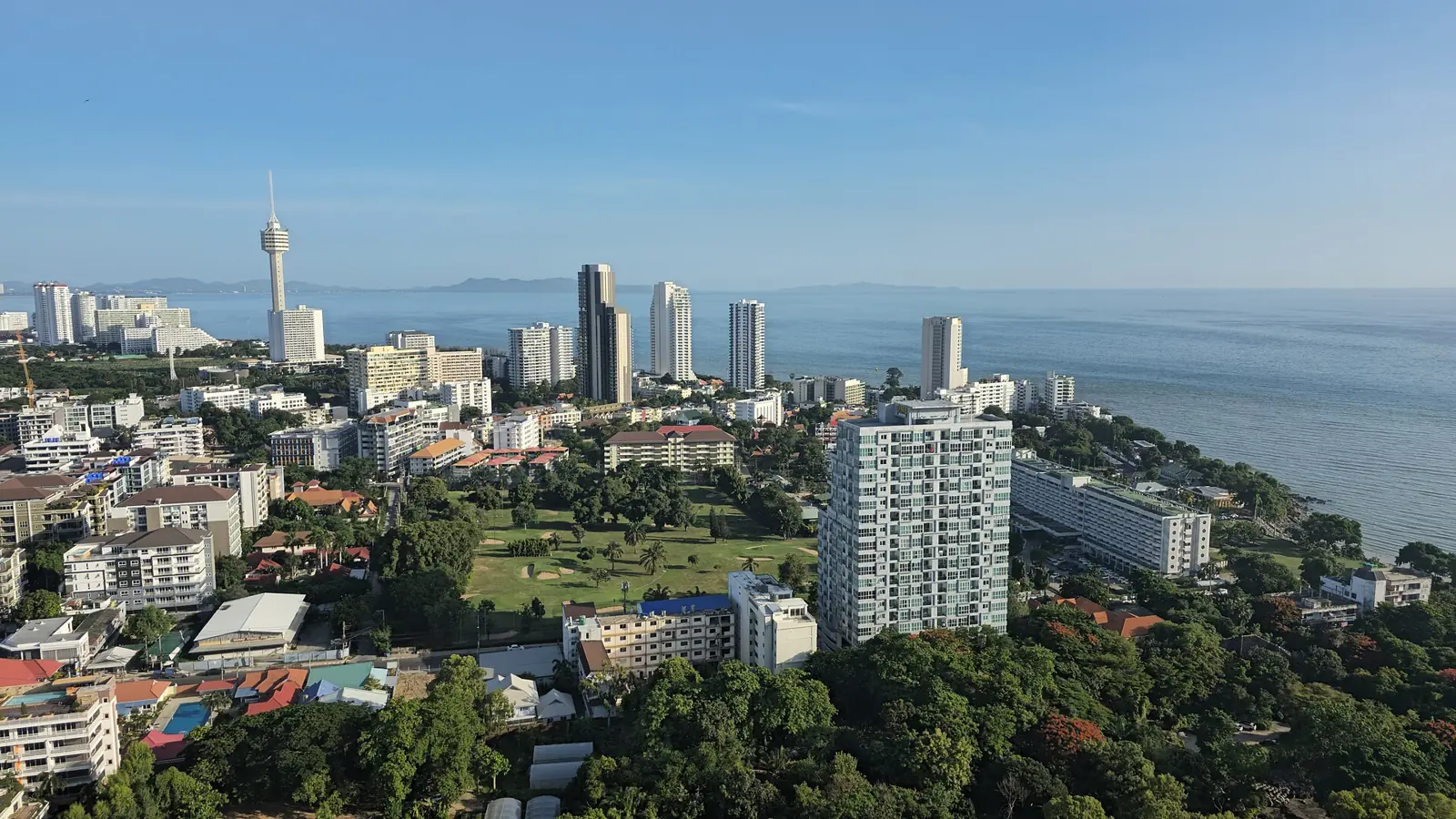 The long curve of Jomtien Beach and the Gulf