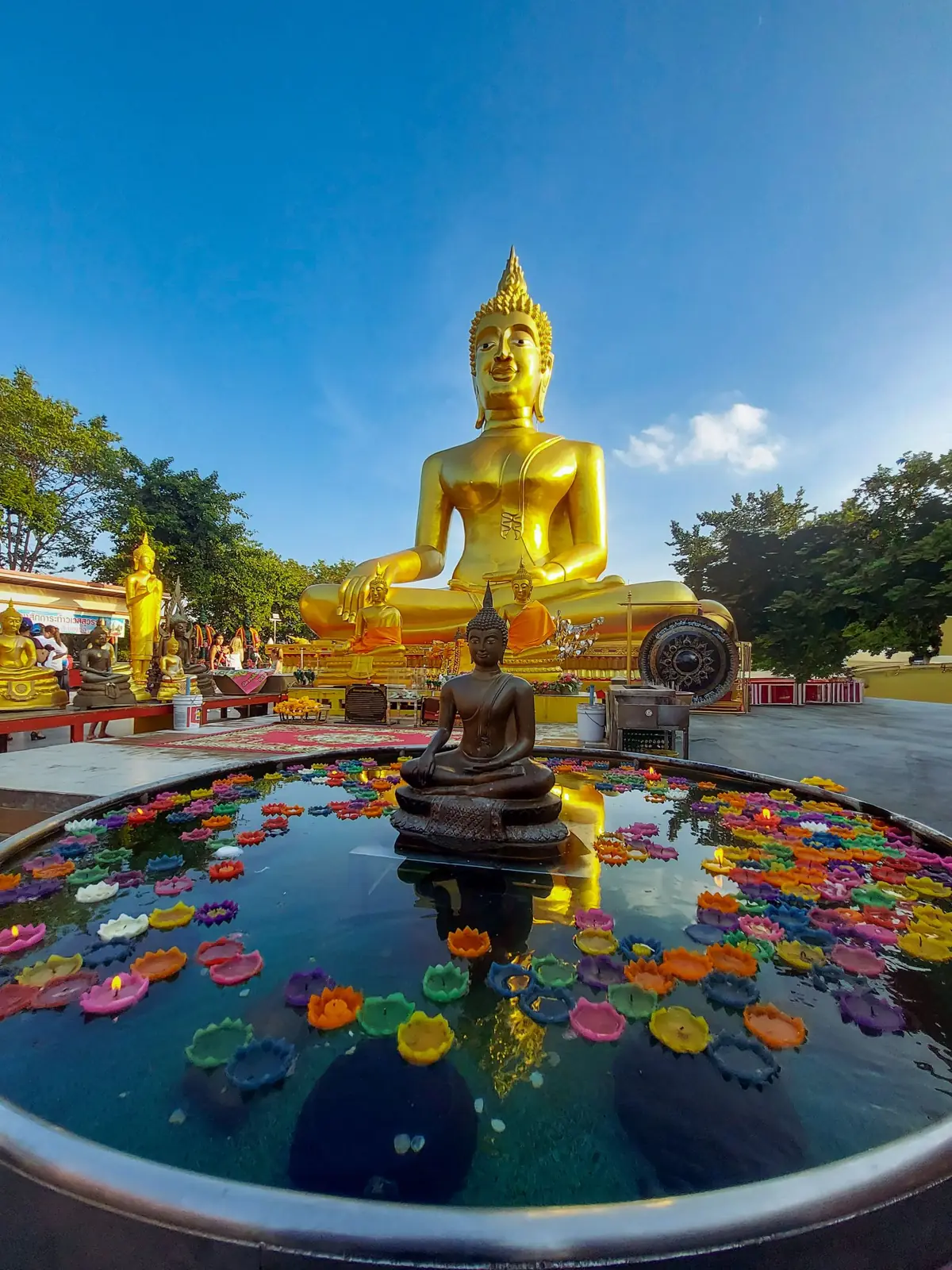 The golden Buddha statue at Wat Phra Yai on Pratumnak Hill