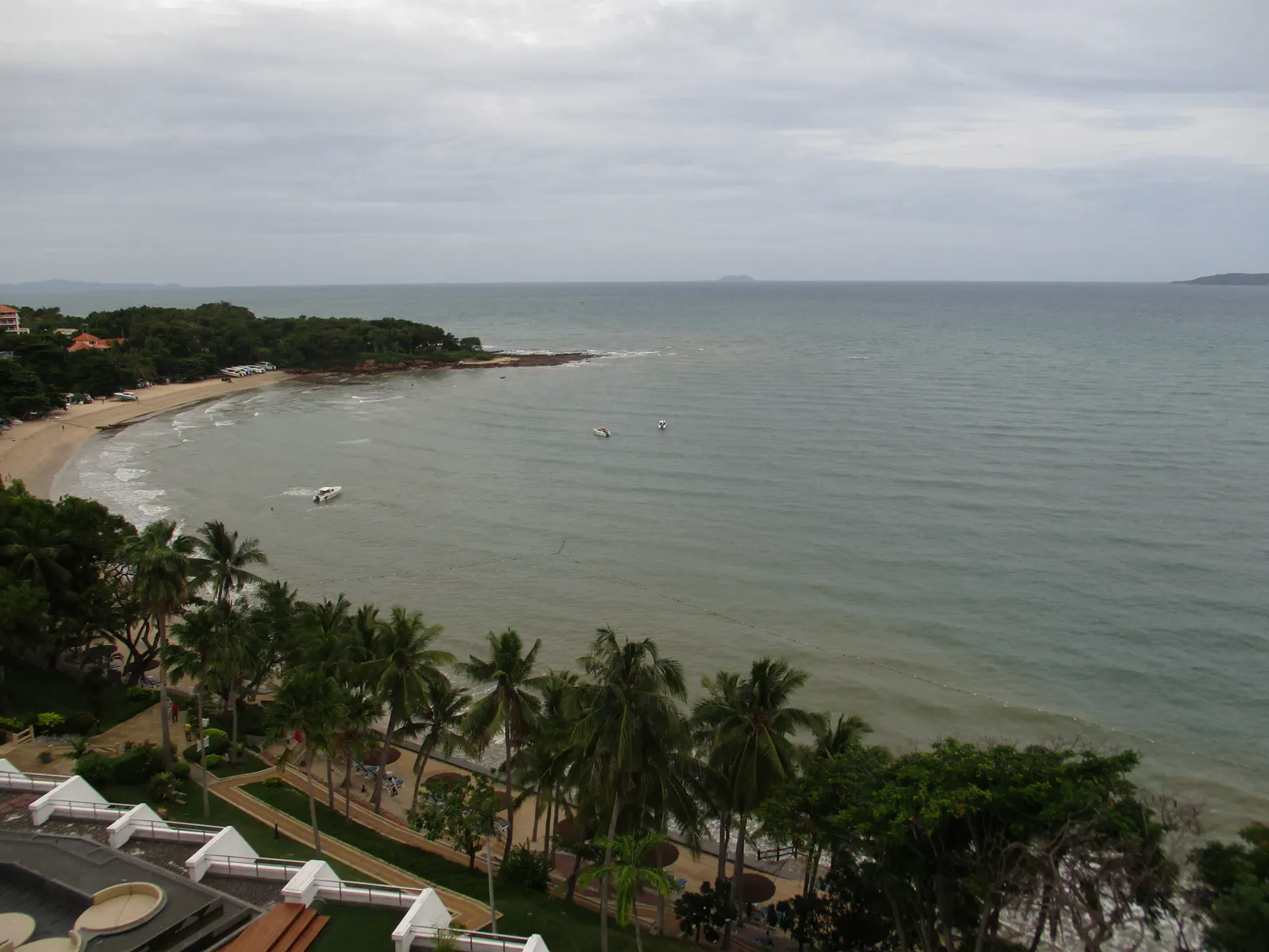 The small beach in front of the Royal Cliff Beach Hotel