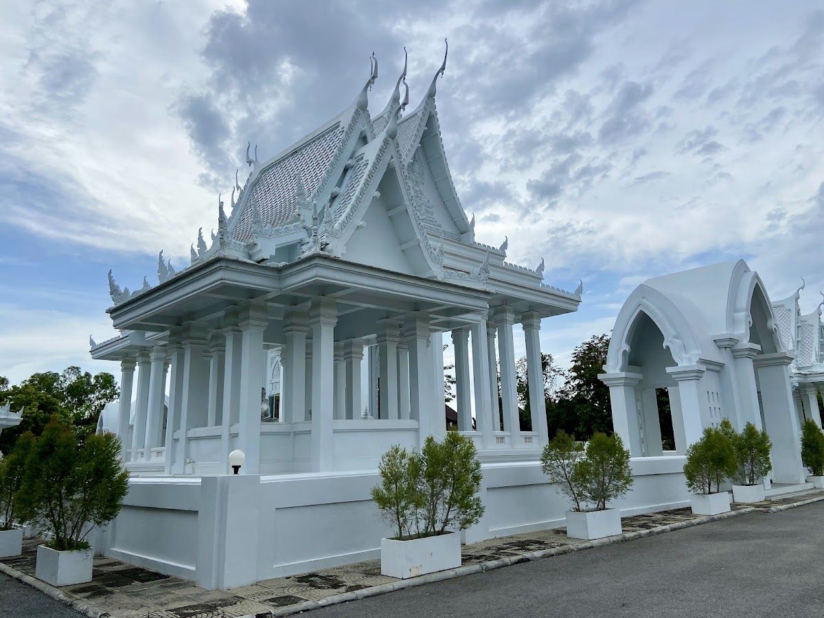 Viharn Sien Chinese temple at Wat Yansangwararam at golden hour with bronze statues in the foreground