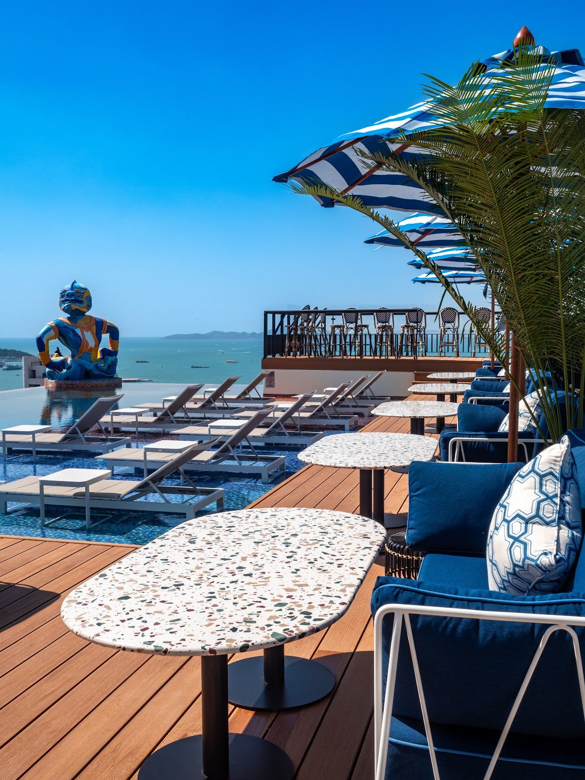 Horizon Rooftop Bar Hilton Pattaya — sweeping 270-degree views of Pattaya Bay from the 34th floor