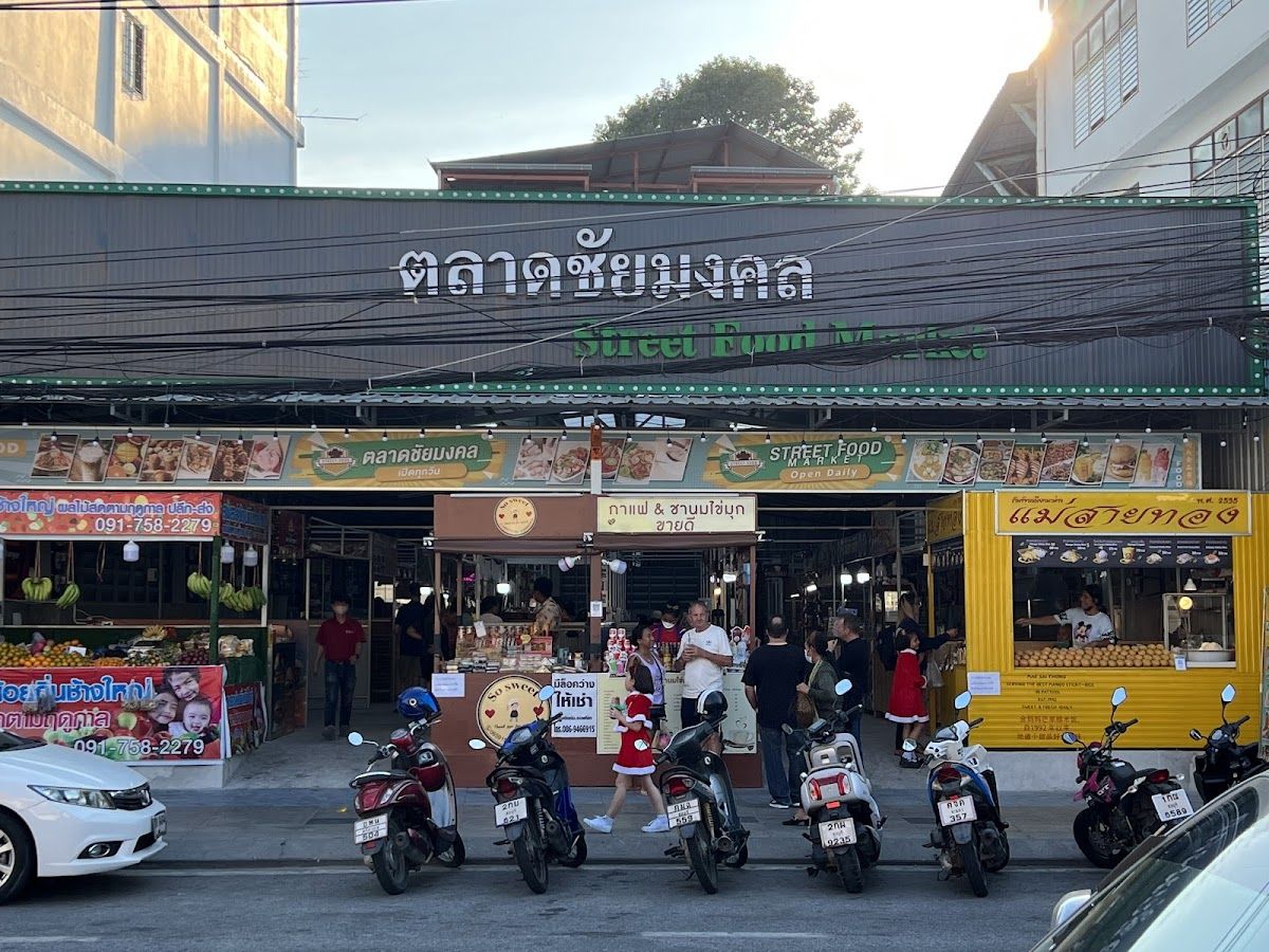 Pattaya street food market with Thai vendors and cheap food