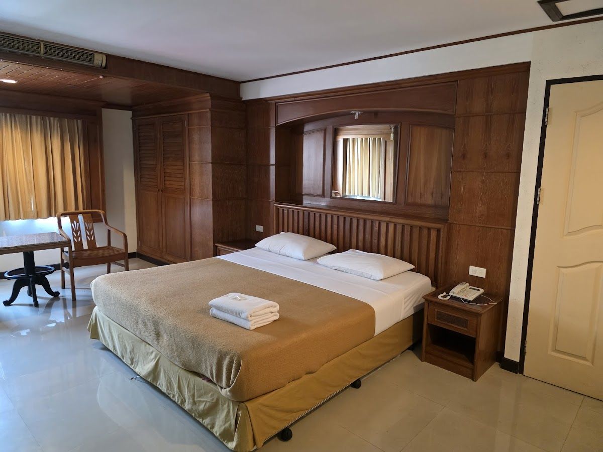 AA Hotel & Residence pool and grounds in Central Pattaya
