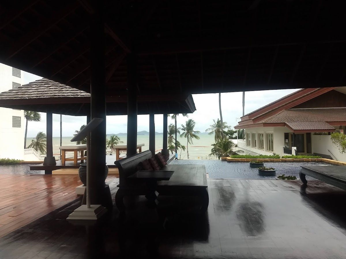 Aisawan Resort Naklua pool and grounds in Naklua