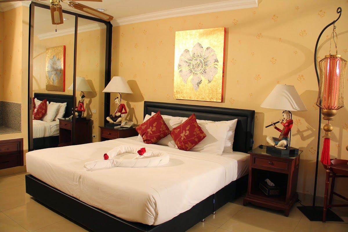 Ambiance Hotel pool and grounds in Central Pattaya