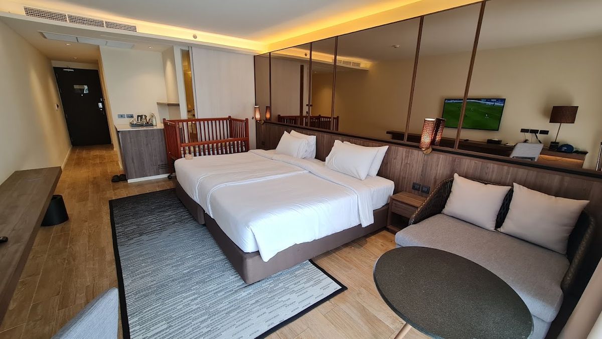 Ana Anan Resort and Villa Pattaya pool and grounds in Bang Saray
