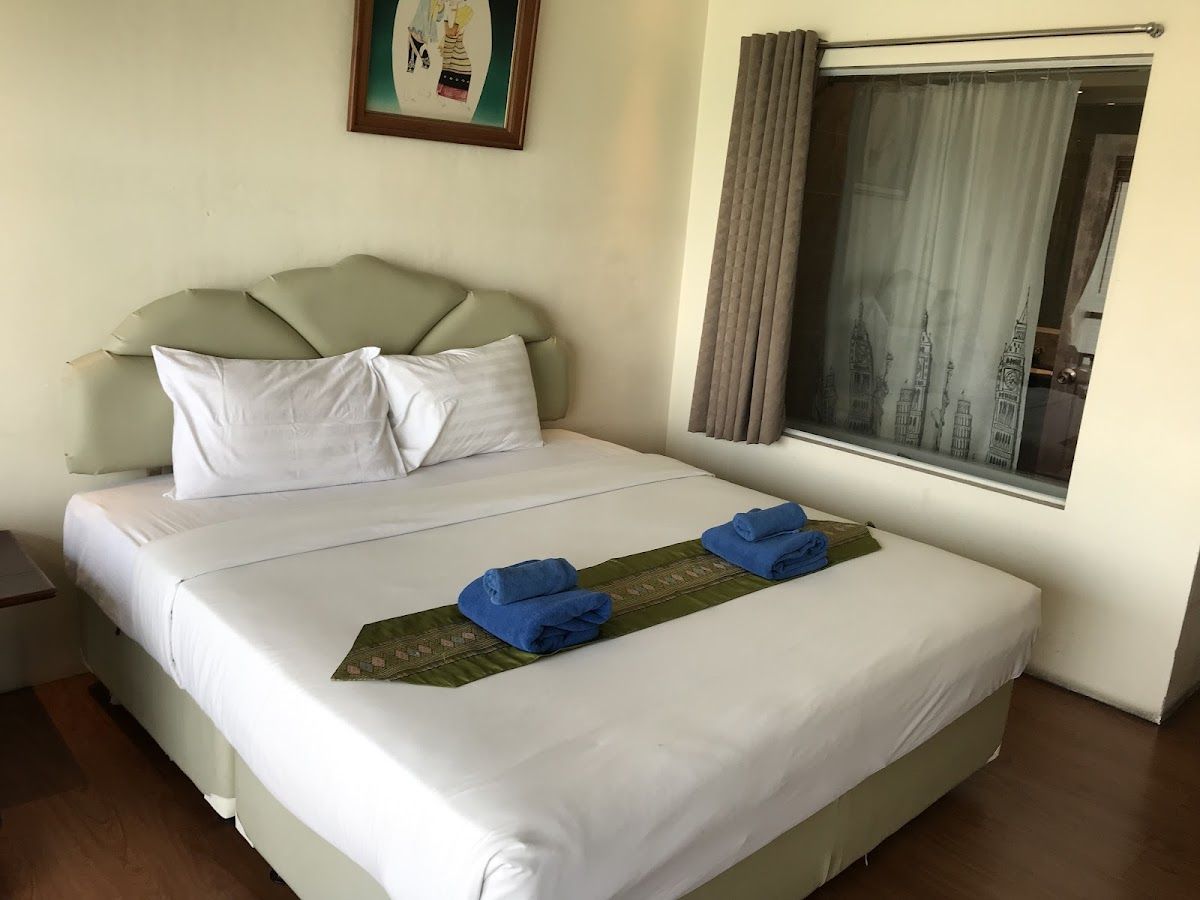 At Sea Residence pool and grounds in Central Pattaya