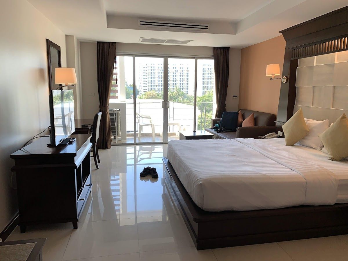 August Suites Pattaya pool and grounds in Central Pattaya