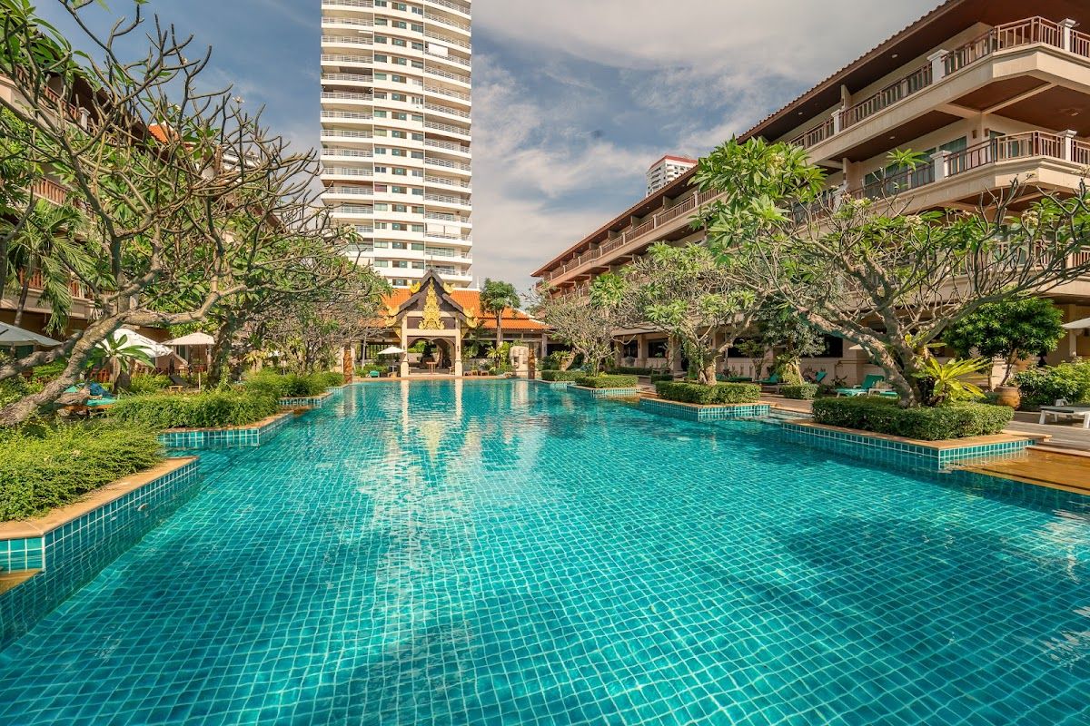 Avalon Beach Resort Pattaya exterior in Jomtien Beach