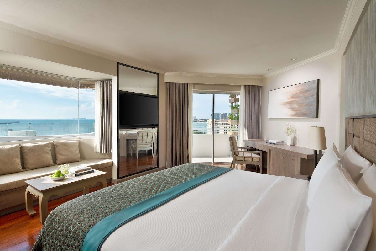 Avani Pattaya Resort & Spa pool and grounds in Central Pattaya
