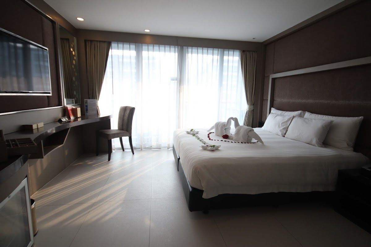 Azure Hotel Pattaya pool and grounds in Central Pattaya