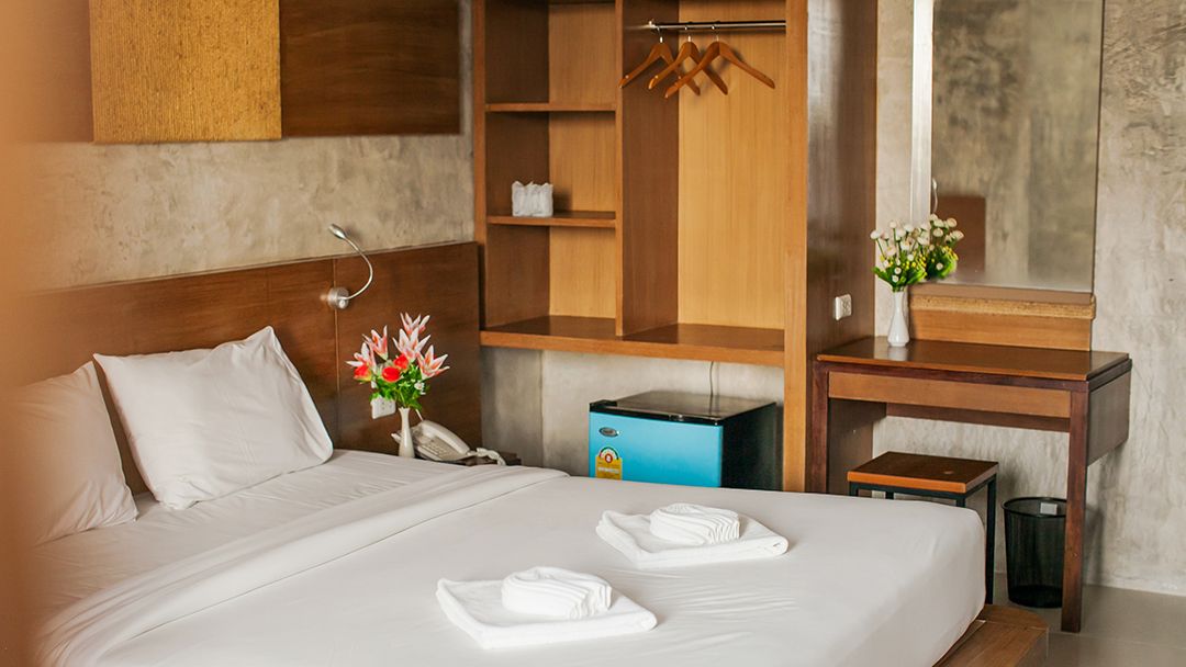 B2 Jomtien Pattaya Boutique & Budget Hotel pool and grounds in Central Pattaya