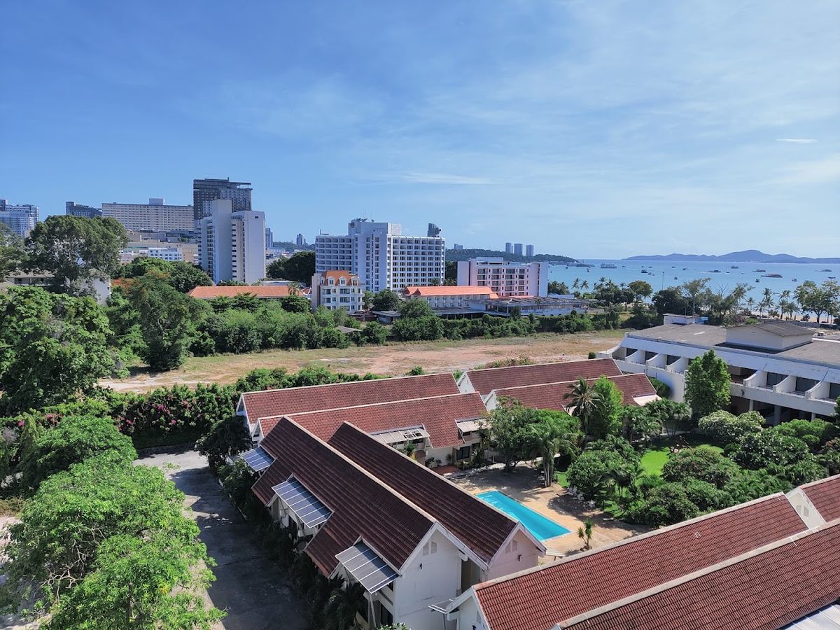 B368 Pattaya Discovery Beach Hotel Building By SYNTEC exterior in Wongamat Beach
