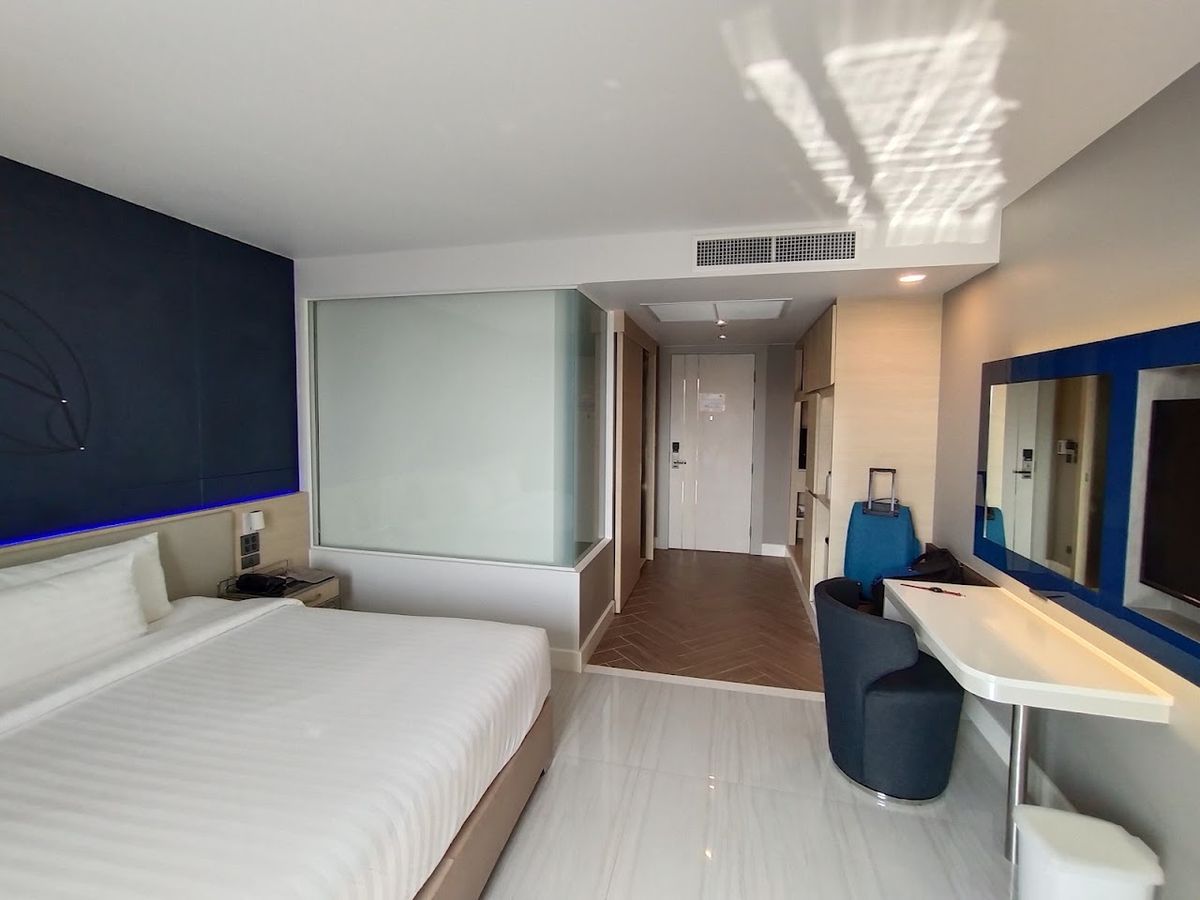 B368 Pattaya Discovery Beach Hotel Building By SYNTEC pool and grounds in Wongamat Beach