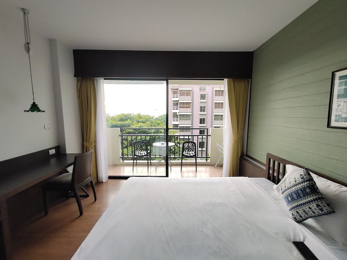 BAAN KHUN NINE PATTAYA pool and grounds in Central Pattaya
