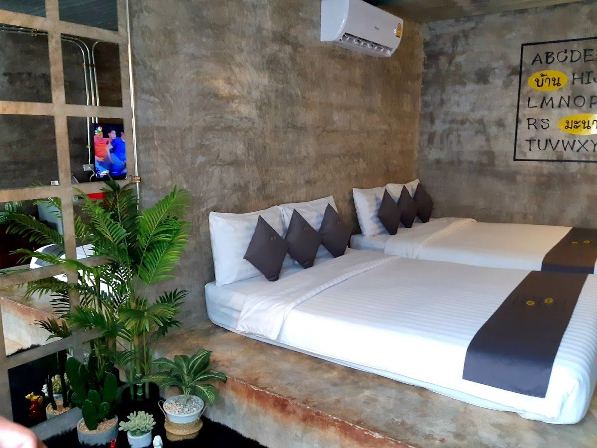 Baan Ma Now resort pool and grounds in Naklua