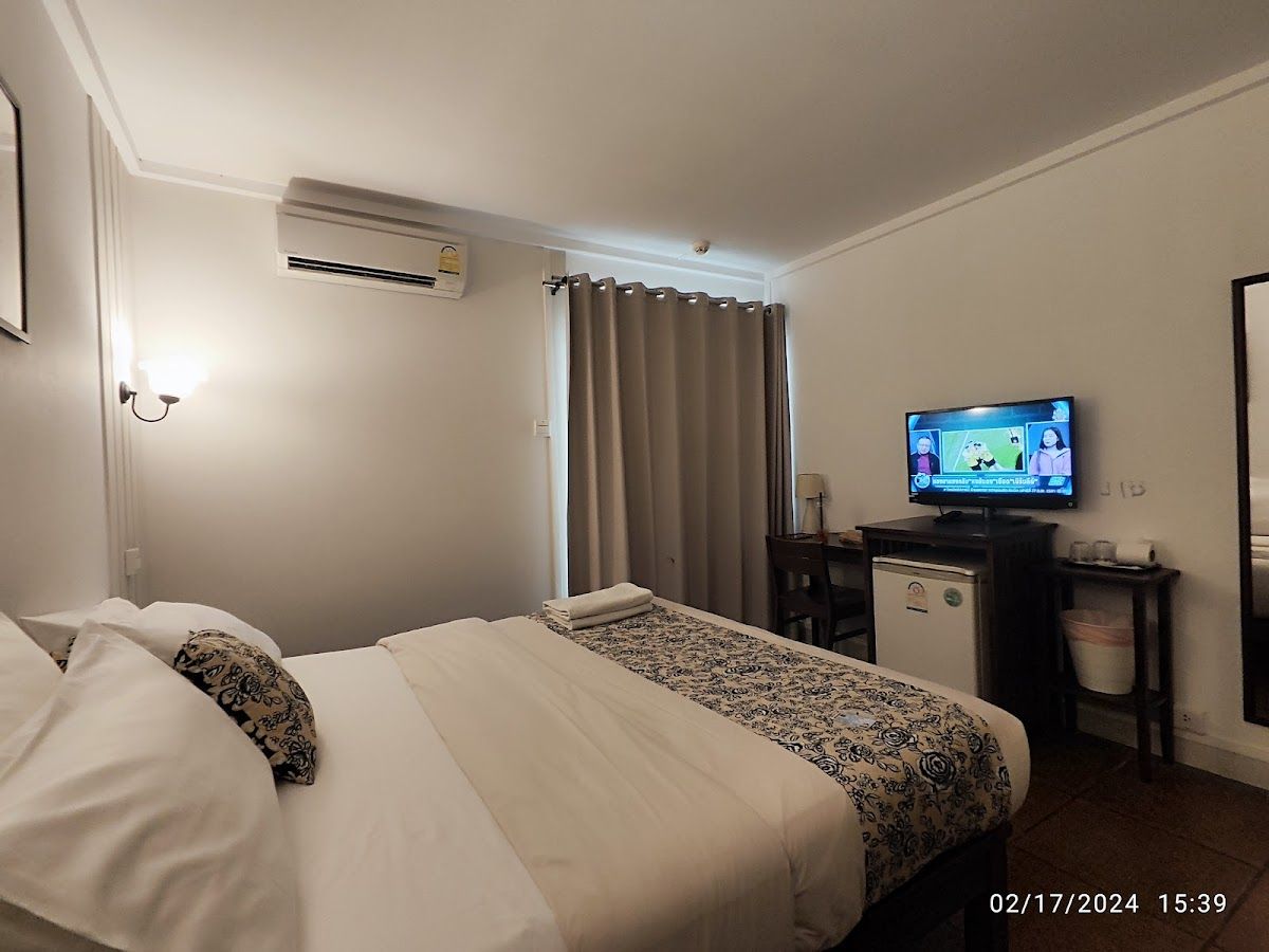 Baan Pimpisa Bangsaray Boutique Residence pool and grounds in Bang Saray