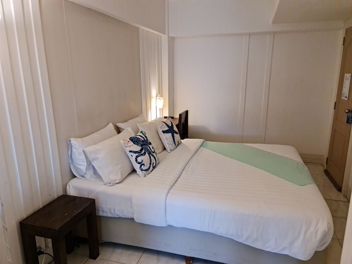 Baan Sattahip by the sea pool and grounds in Bang Saray