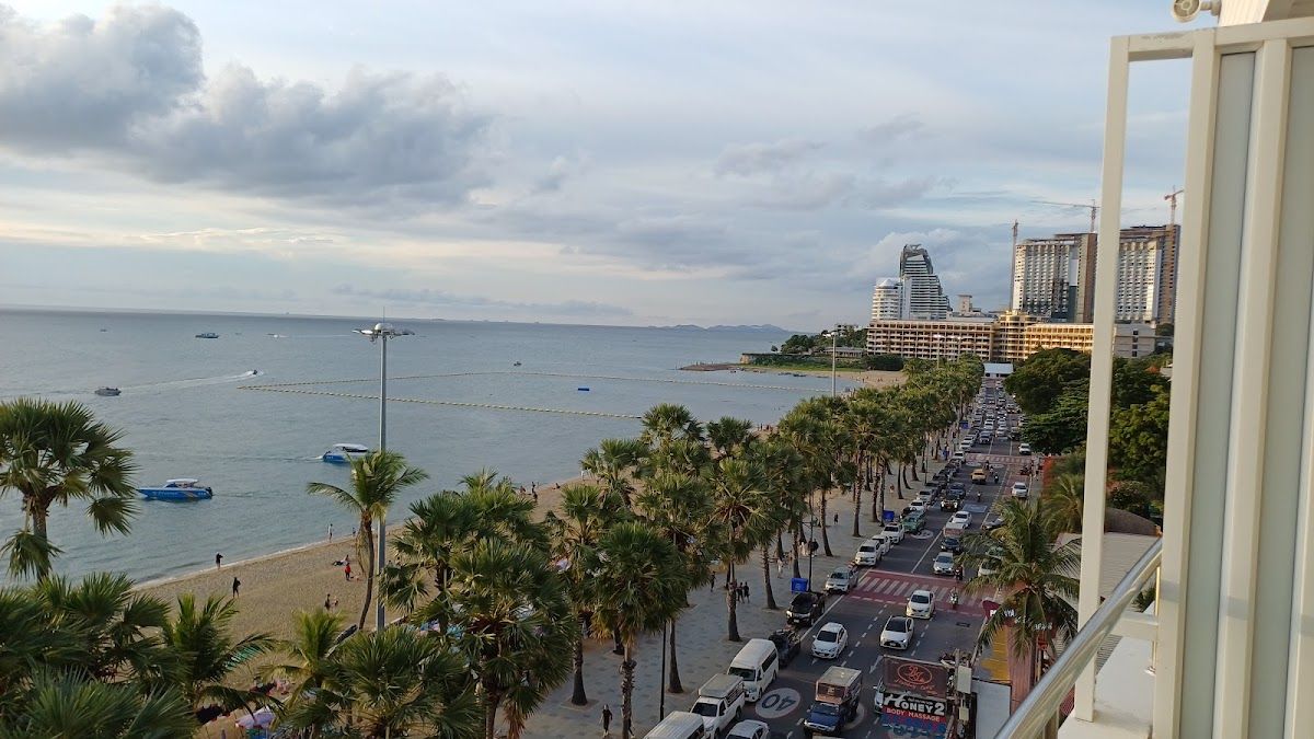 BABOONA BEACHFRONT LIVING exterior in Central Pattaya
