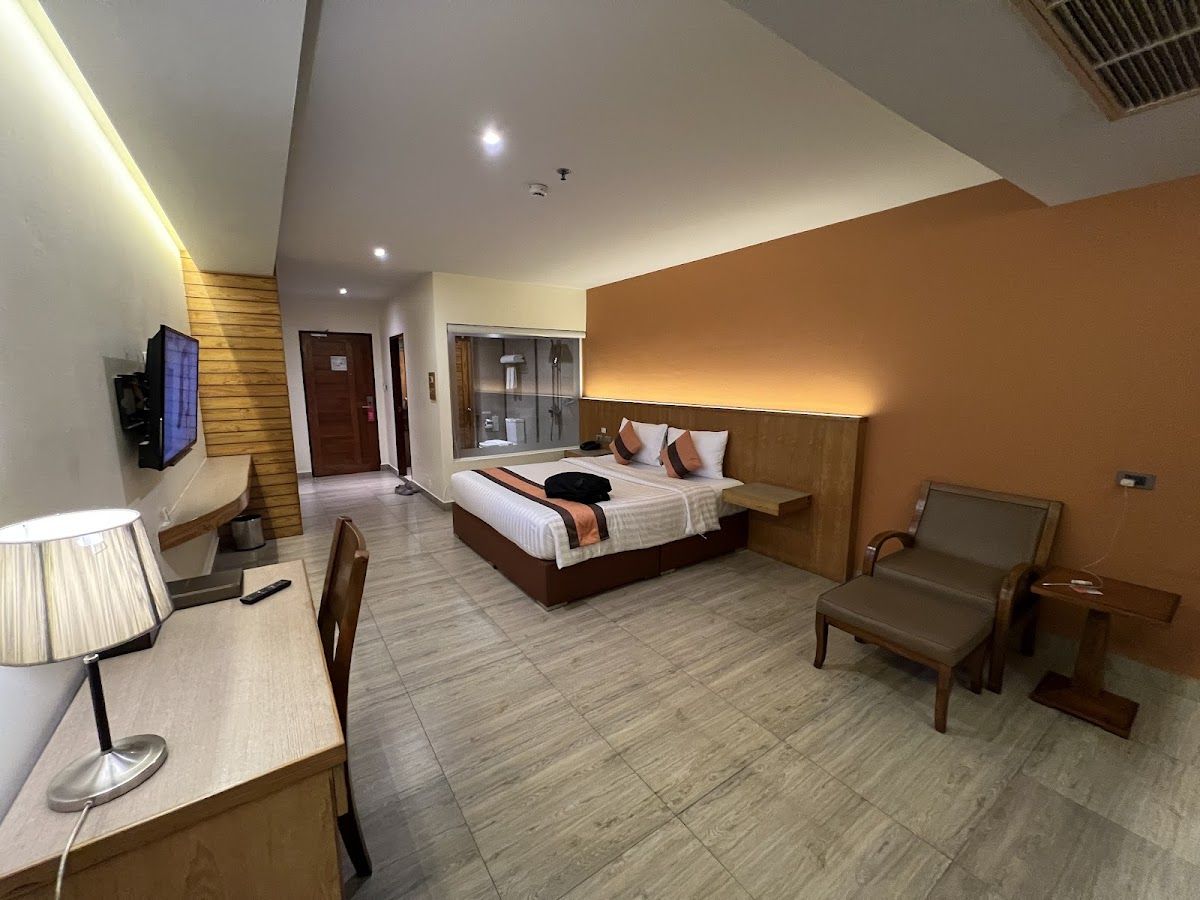 Balihai Bay Residence Pattaya pool and grounds in Central Pattaya