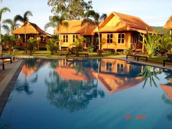 Bang Saray Village Resort exterior in Bang Saray