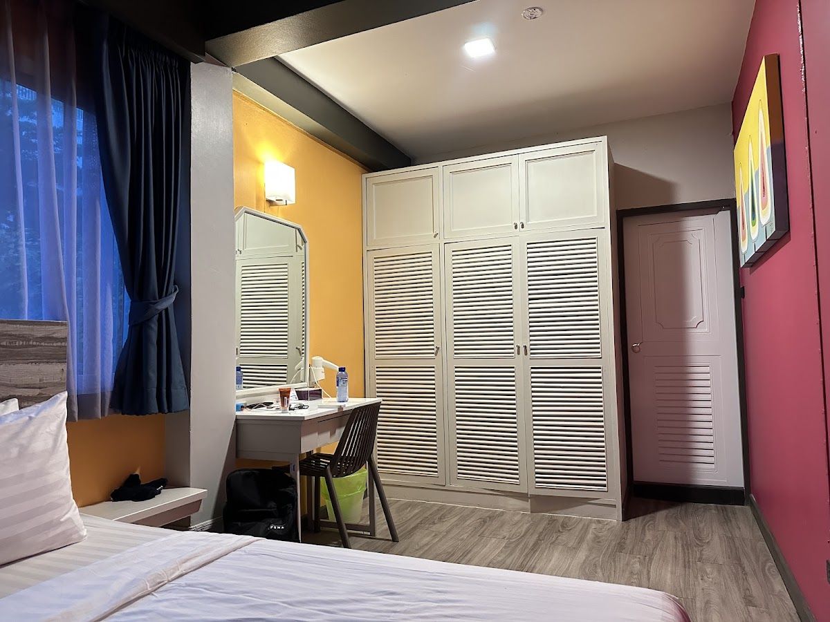 BB House Pattaya pool and grounds in Jomtien Beach