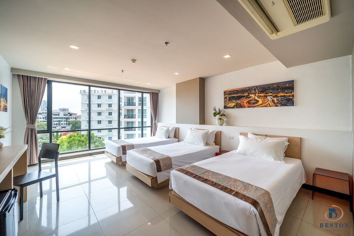 Beston Pattaya Hotel pool and grounds in Central Pattaya