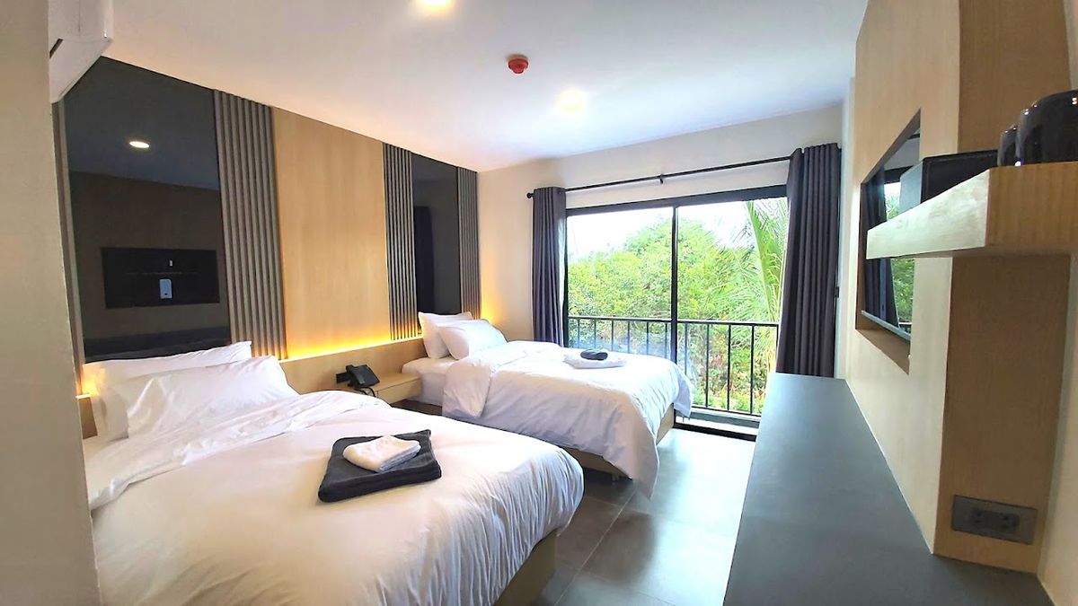 Box Box Hotel and Sports Restaurant pool and grounds in Bang Saray