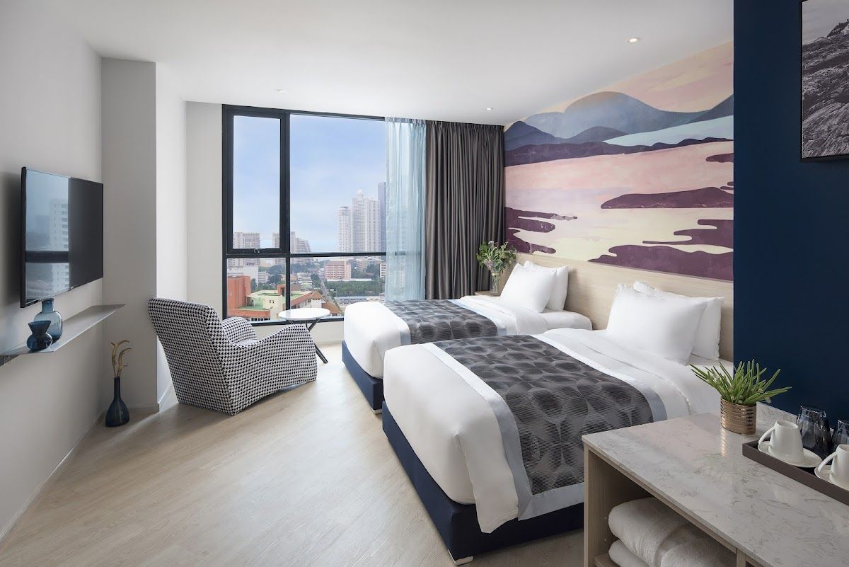 Brighton Grand Hotel & Convention Pattaya pool and grounds in Naklua
