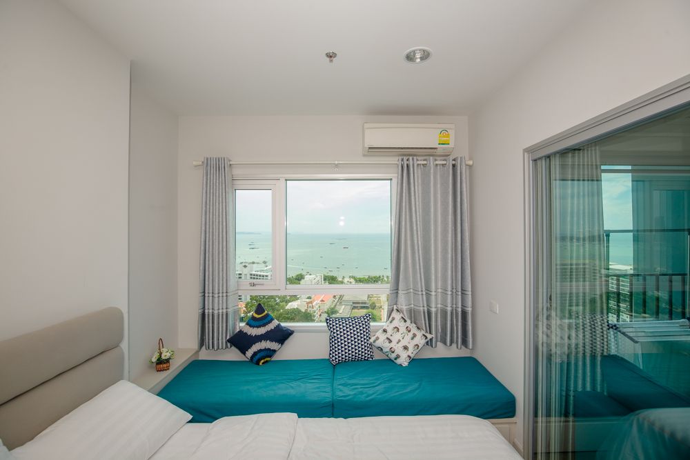 Centric Sea Pattaya pool and grounds in Central Pattaya