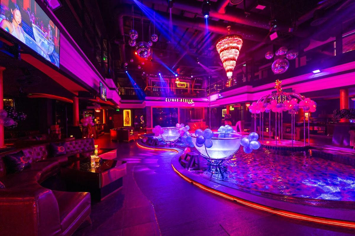Climax Berlin Pattaya pool and grounds in Naklua