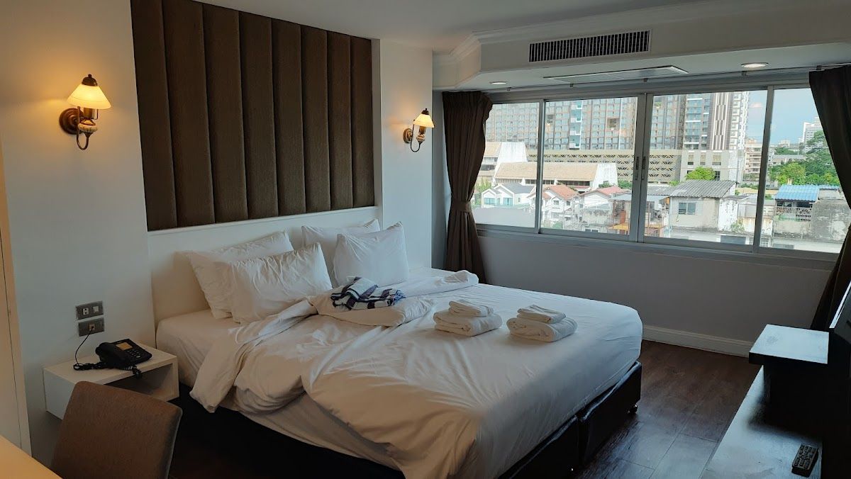 Coco Beach Hotel Jomtien Pattaya pool and grounds in Jomtien Beach