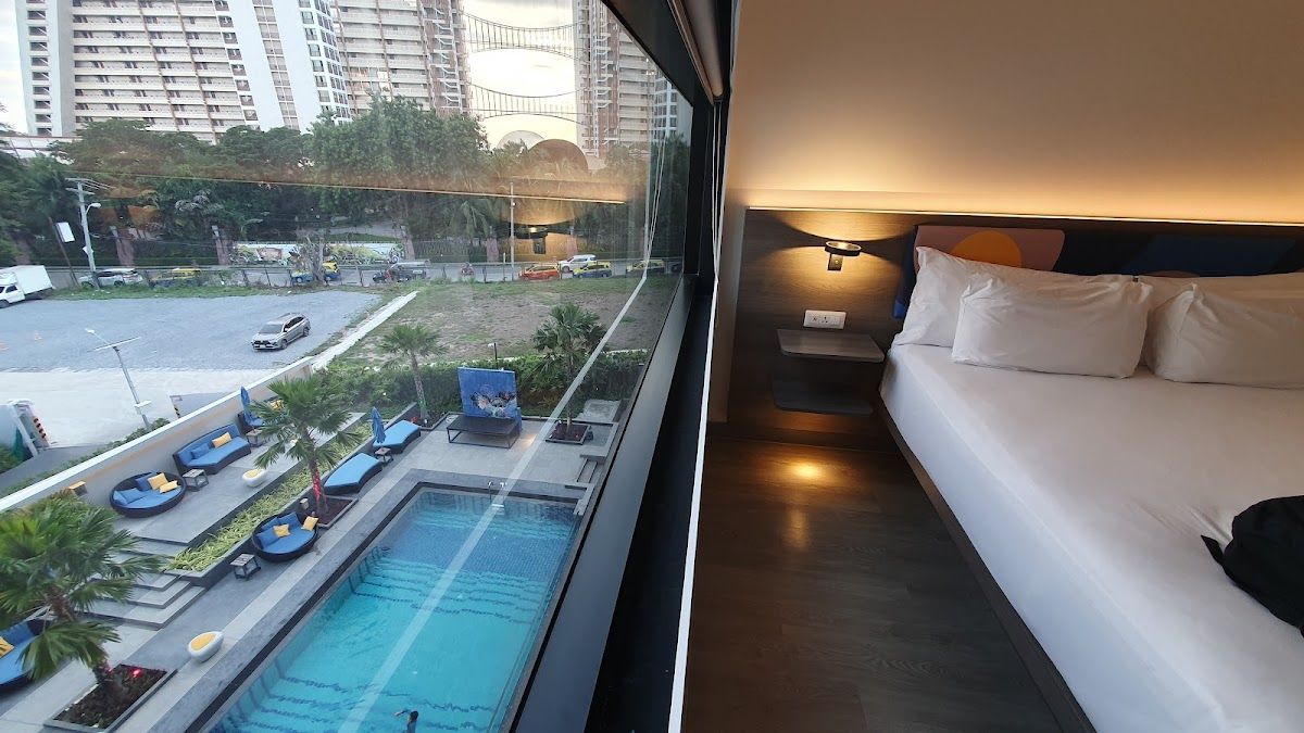 COSI Pattaya Wong Amat Beach pool and grounds in Naklua