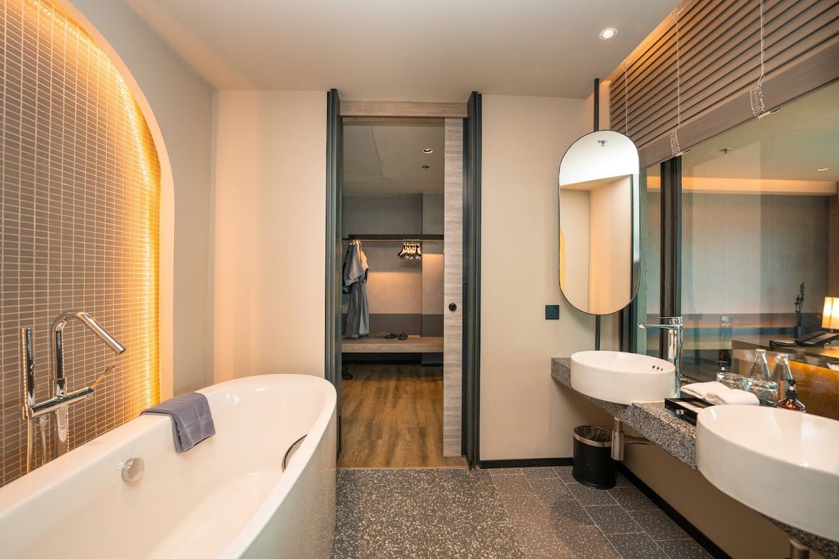 Cross Pattaya Pratamnak facilities in Central Pattaya