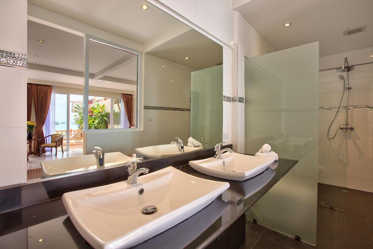 Crystal Bay Beach Resort facilities in Naklua
