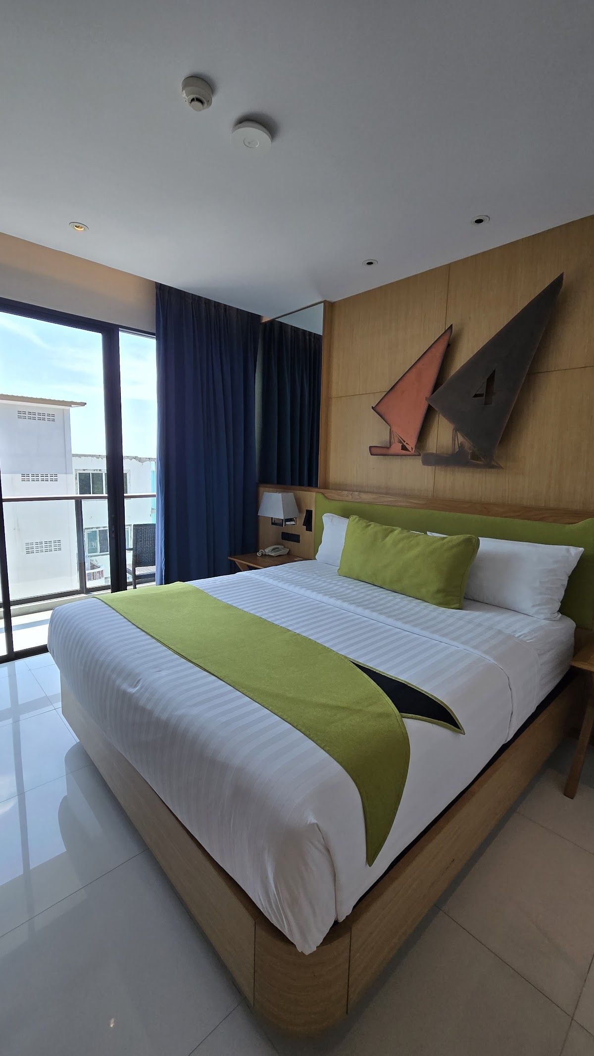 Deep Blue Z10 Pattaya facilities in Central Pattaya