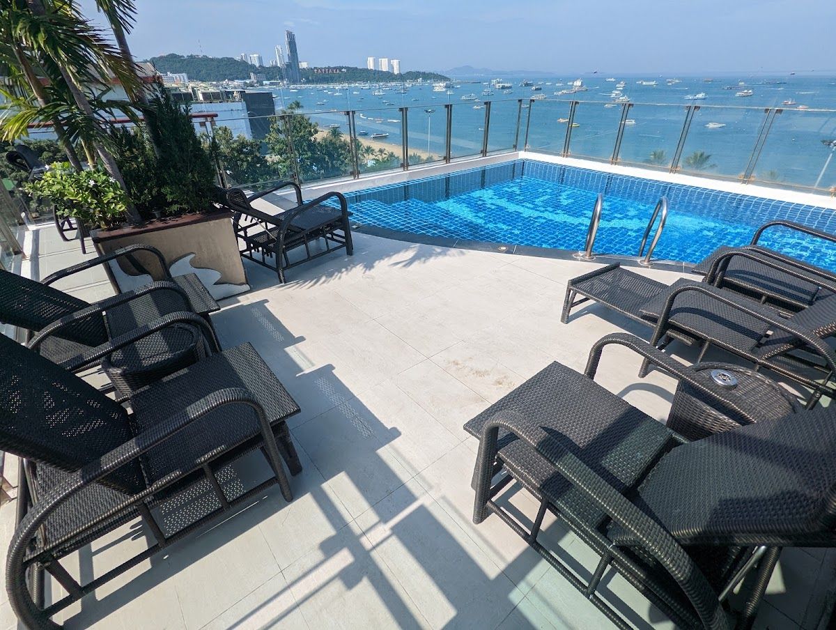 Deep Blue Z10 Pattaya room interior in Central Pattaya